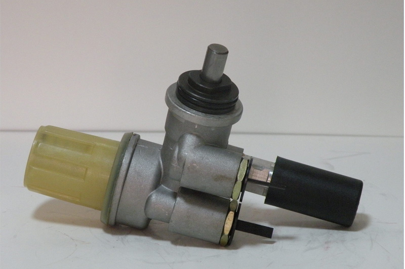 914 Fuel Pump 04233878