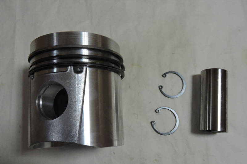 914 Piston Assembly 04236676