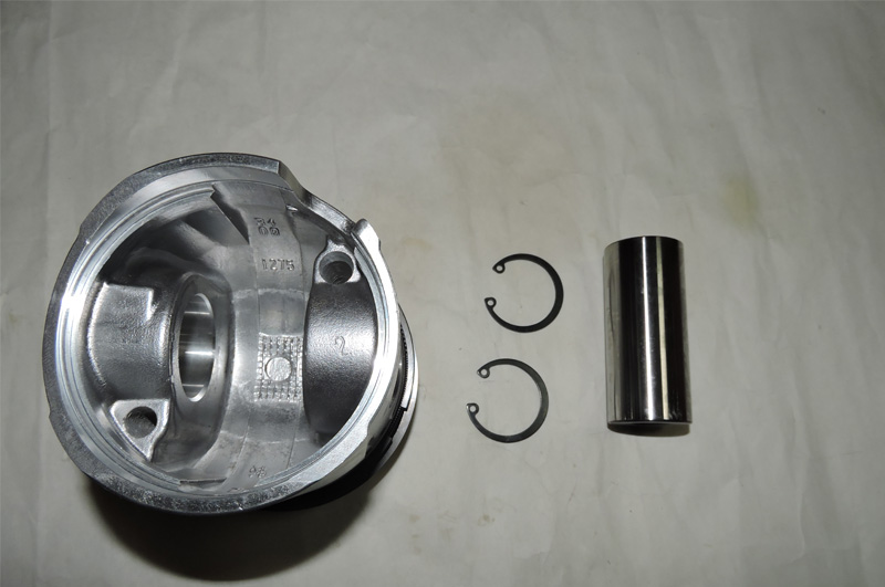 914 Piston Assembly 04236676
