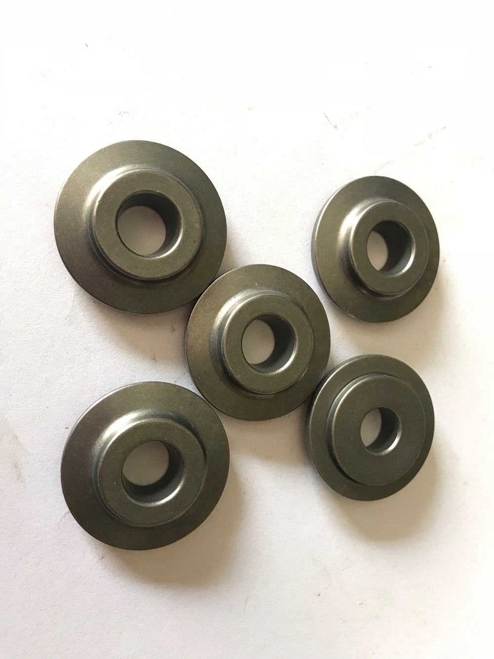 Valve spring retain
